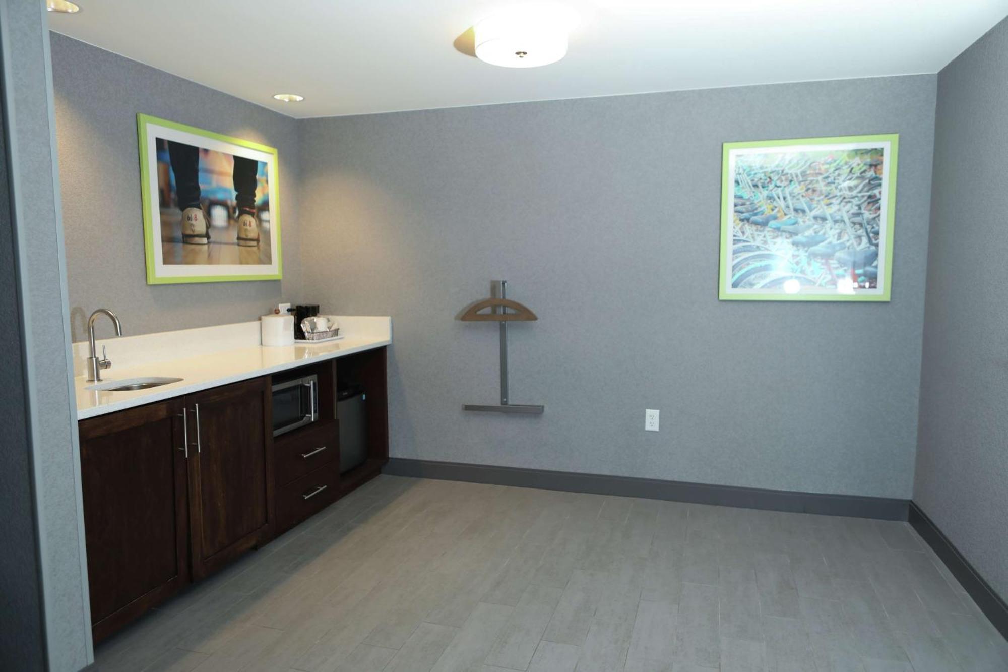Hampton Inn & Suites Burlington Ngoại thất bức ảnh