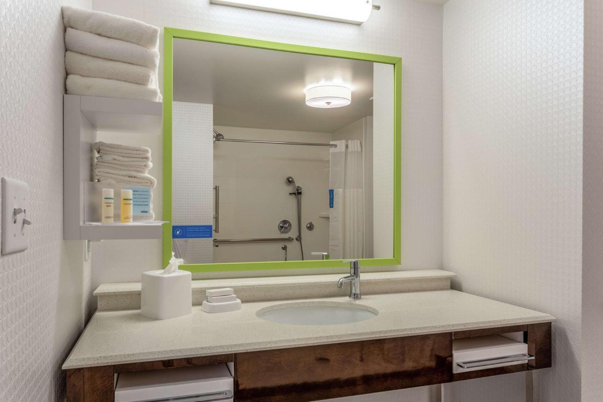Hampton Inn & Suites Burlington Ngoại thất bức ảnh