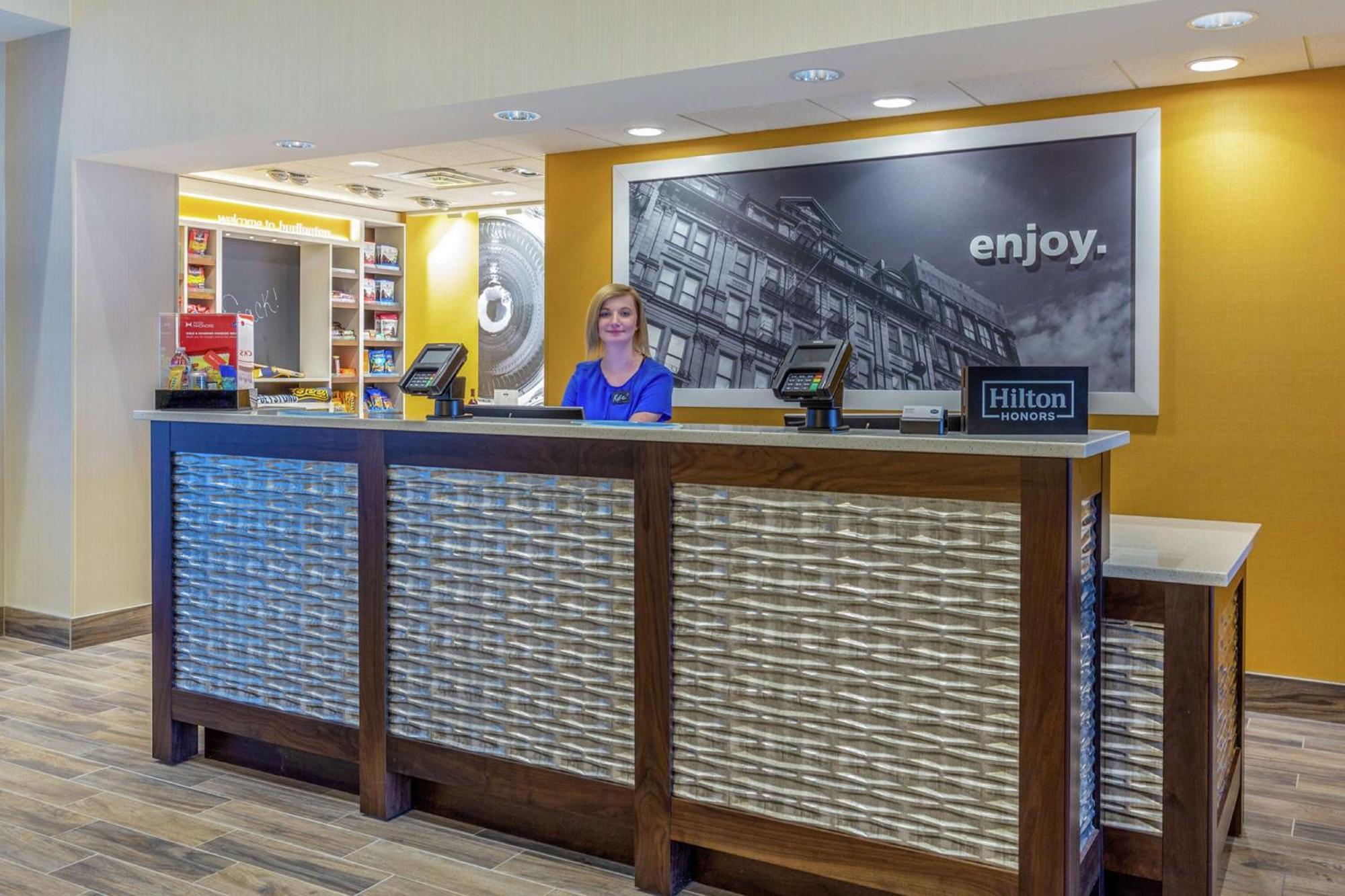Hampton Inn & Suites Burlington Ngoại thất bức ảnh