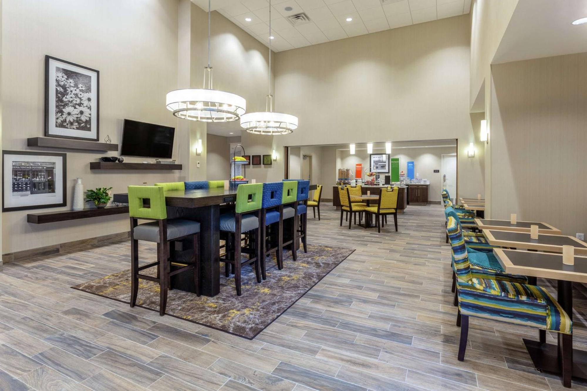 Hampton Inn & Suites Burlington Ngoại thất bức ảnh